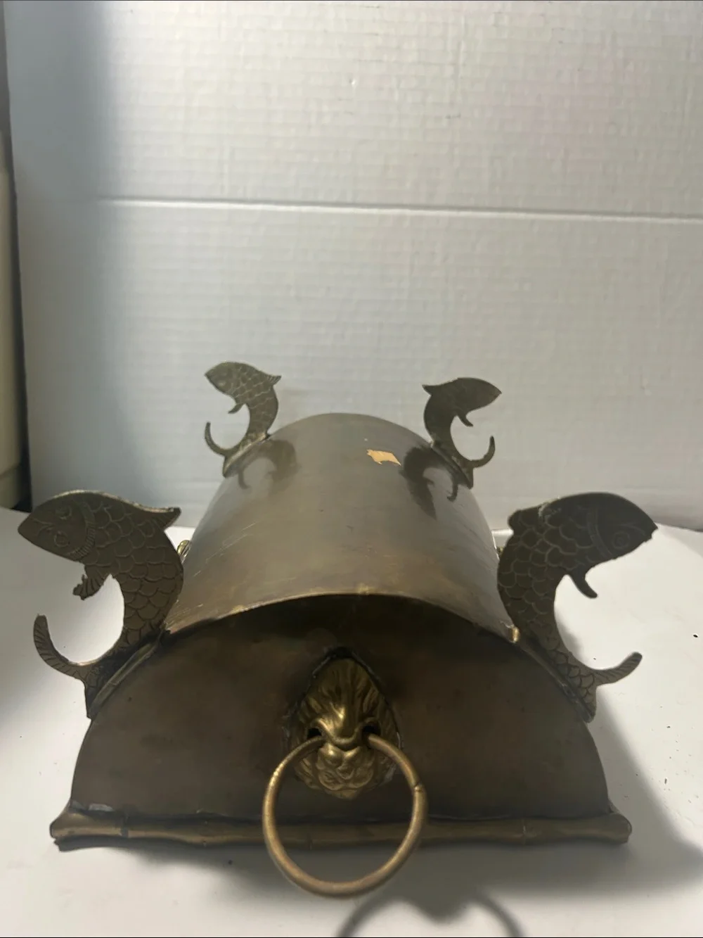 Planter metal with fish legs and lion heads on the side